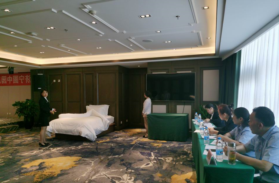 圆中园公司：圆中园公司技能比武圆满落幕铺床（王震）.jpg