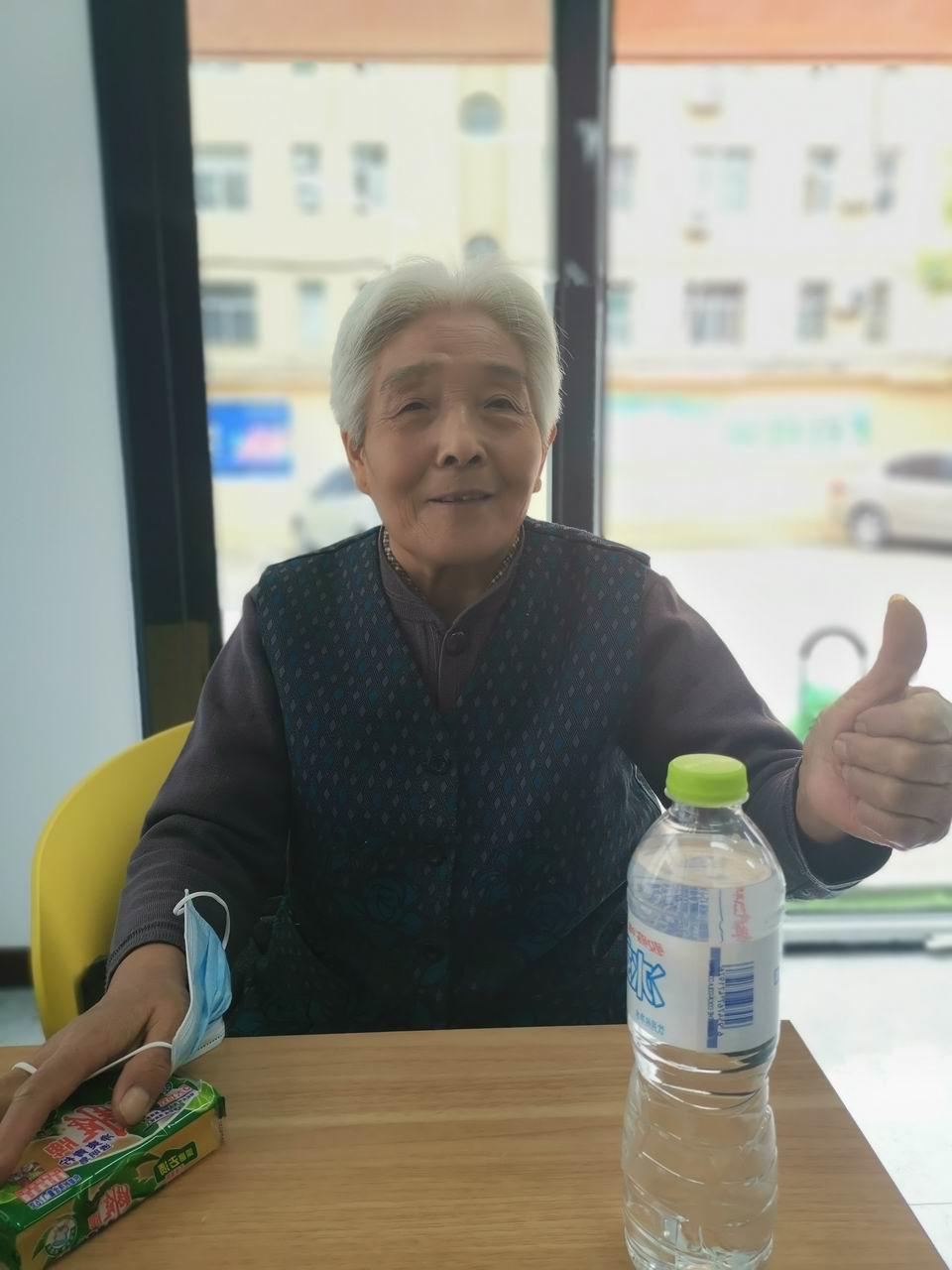 民意5来听发放物资.jpg