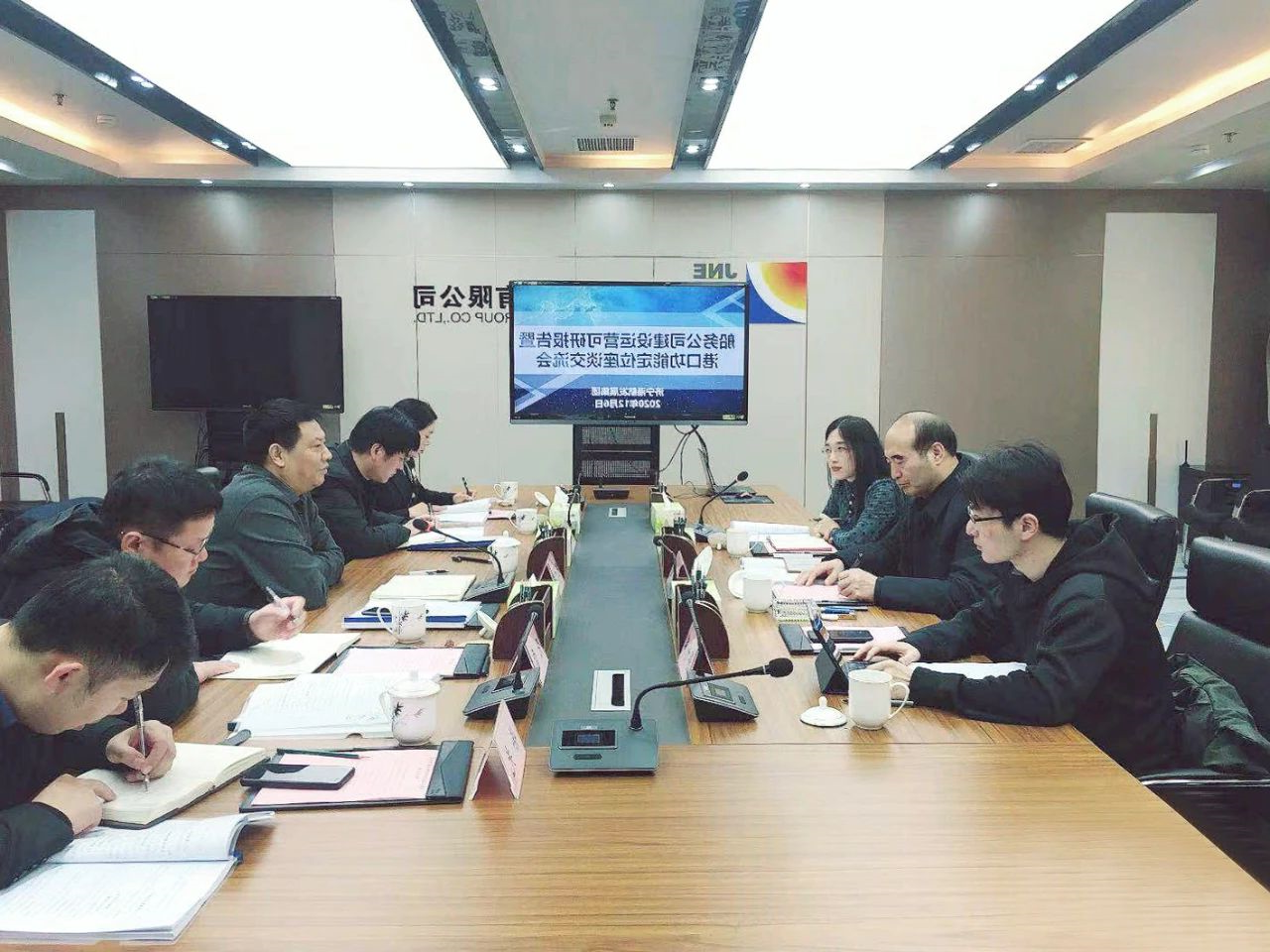 集团公司召开港航集团船务公司建设运营可研报告暨港口功能定位座谈交流会.jpg