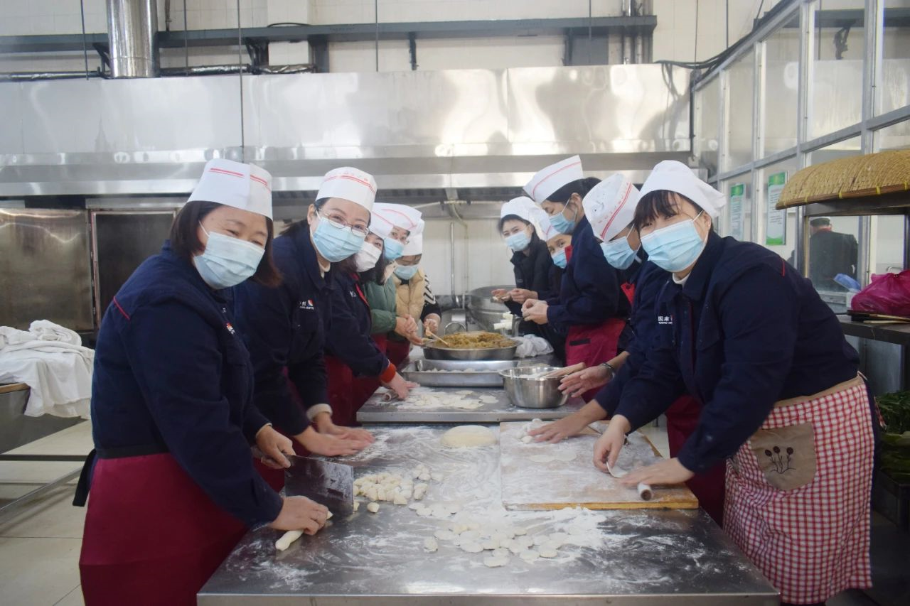 今天的饺子真香！此时的慰问最暖！4.jpg