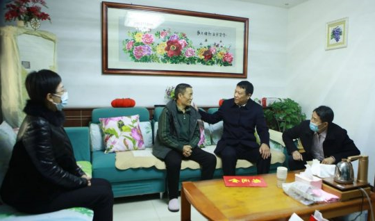 张广宇走访慰问集团公司困难党员