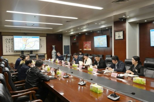 陈颖听取集团公司港航经济发展工作汇报