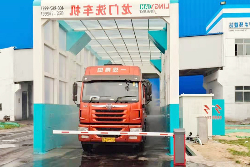 梁山港自主改造洗车台补水装置效果好（李文  摄影）.jpg