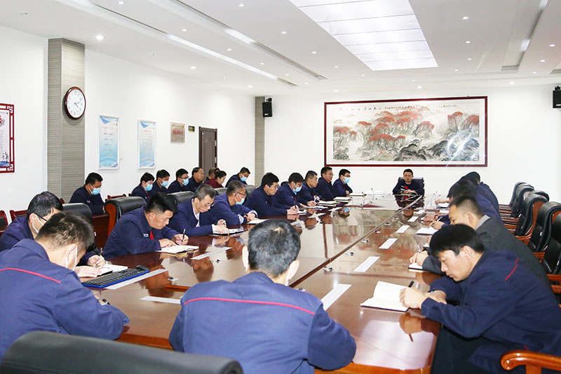 2021年11月25日朱家峁煤矿学习总经理荐读文章 深入推进干部作风大整顿活动（姜鹏摄）.JPG