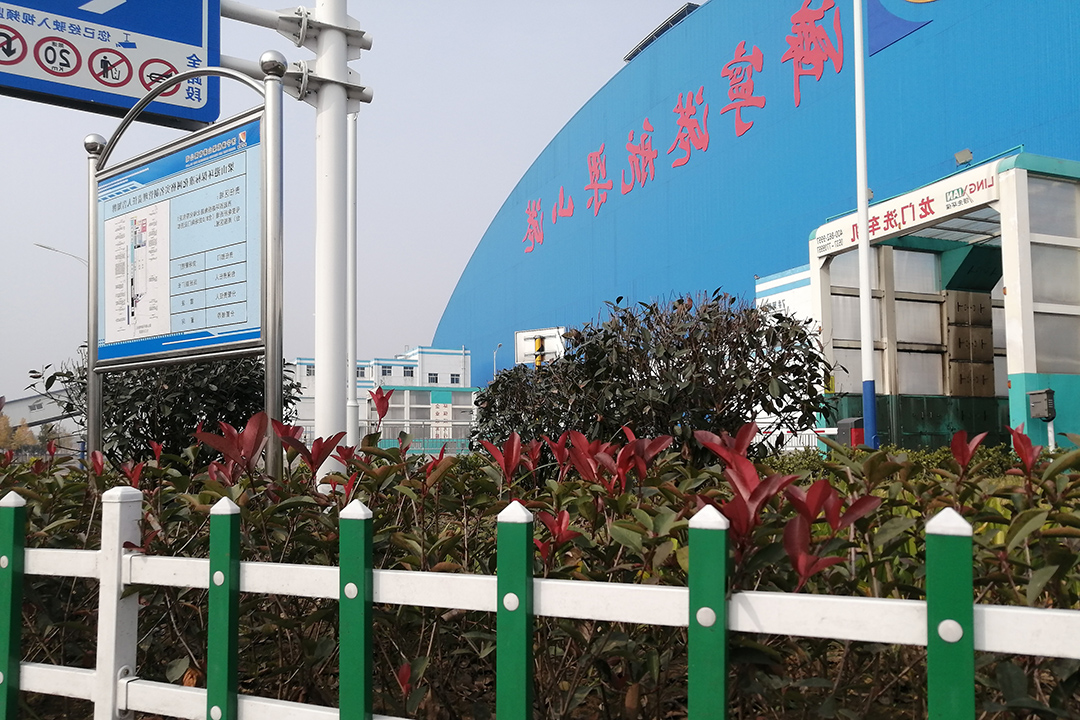 20211101梁山港草坪围栏（王传钧  摄）.jpg