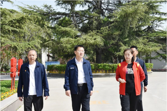 王崇景到港航建设公司调研指导工作