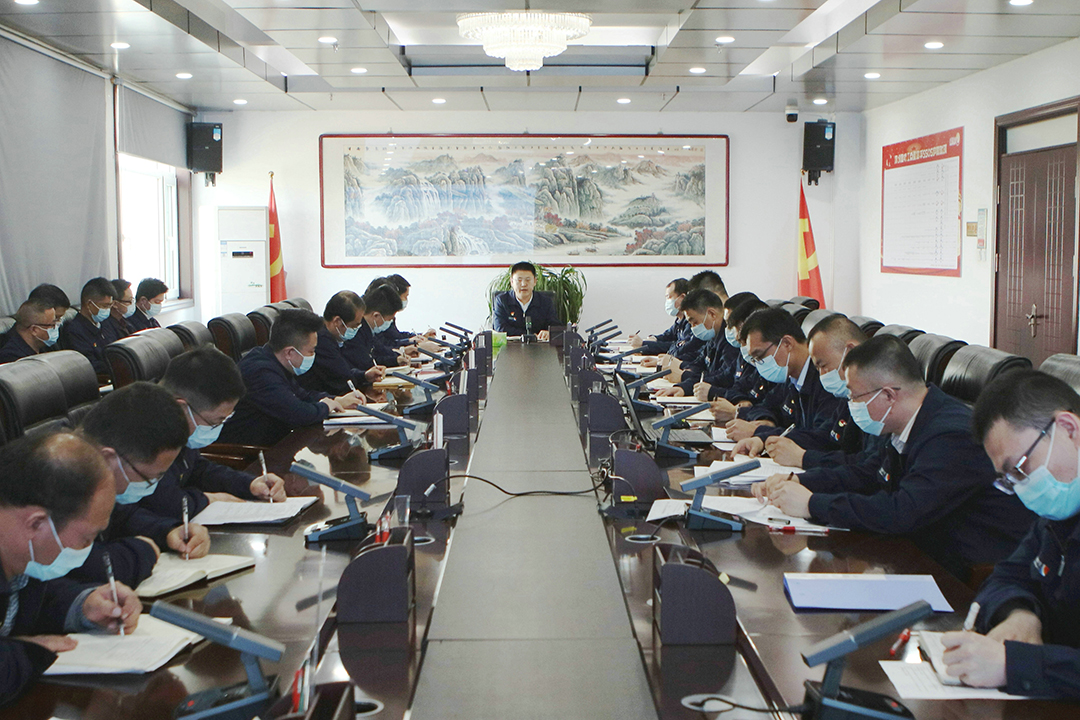 阳城煤电召开专题会议、迅速贯彻落实集团公司重点任务挂图作战现场观摩暨重点任务汇报会精神.jpg