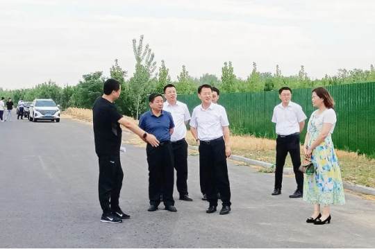 王崇景到济宁经开区对接产业项目合作