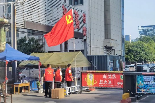 济宁能源组织党员干部以战斗姿态筑牢社区疫情“防火墙”