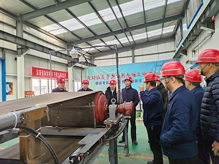 花园煤矿依托卢春雷创新工作室，利用实操基地组织开展胶带运输机控制、胶带运输机保护装置开展培训.jpg