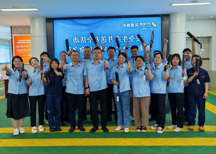 花园煤矿安全月为职工撑起“平安伞”_副本.jpg